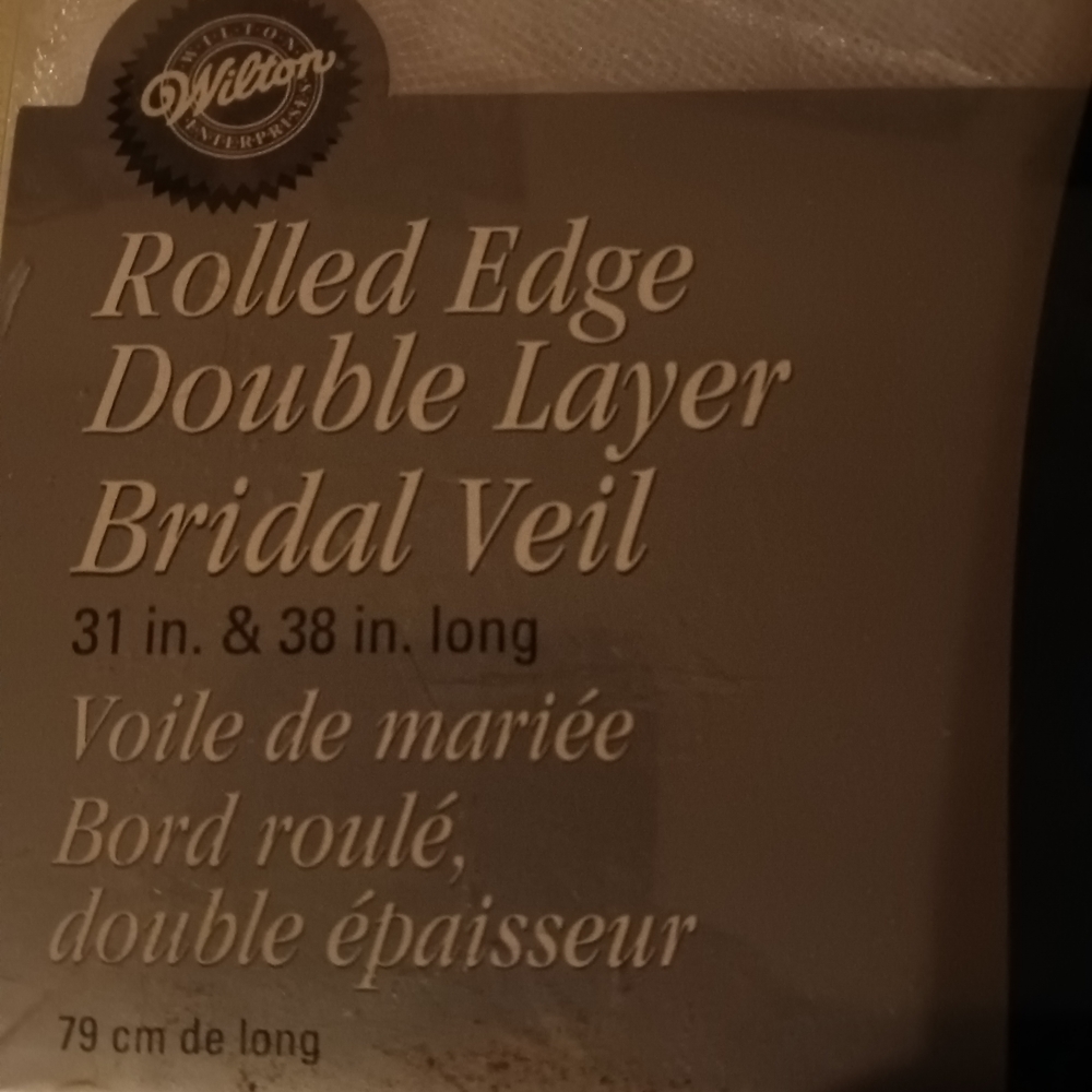Wilton Bridal Veil with Rolled Edge